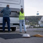 Allemagne en camping car sur Stellplatz, camping-car et voyageurs près du lac