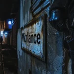 Fort de France quartier dangereux : rue Vigilance la nuit, trottoir humide