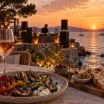 Le petit bain - restaurant festif Hyères : terrasse bord de mer au coucher de soleil